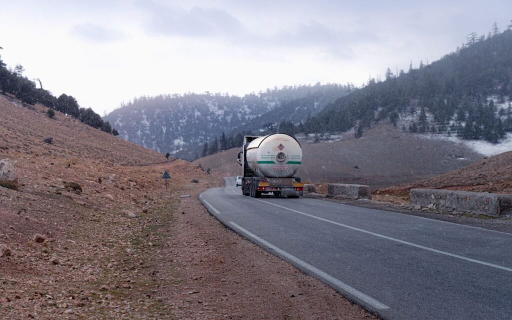 Camião-cisterna para transporte de mercadorias perigosas