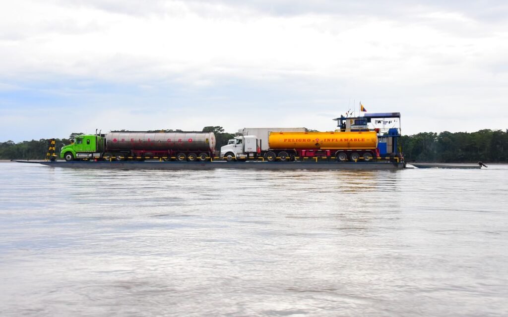 Camião-cisterna para transporte de mercadorias perigosas