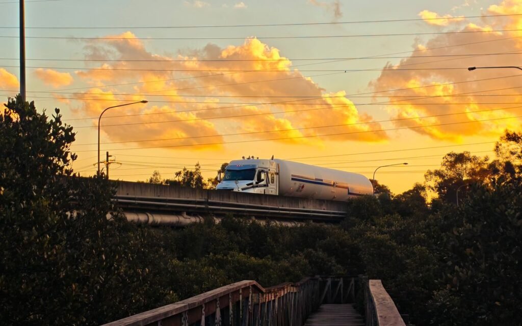 Camião-cisterna para transporte de mercadorias perigosas