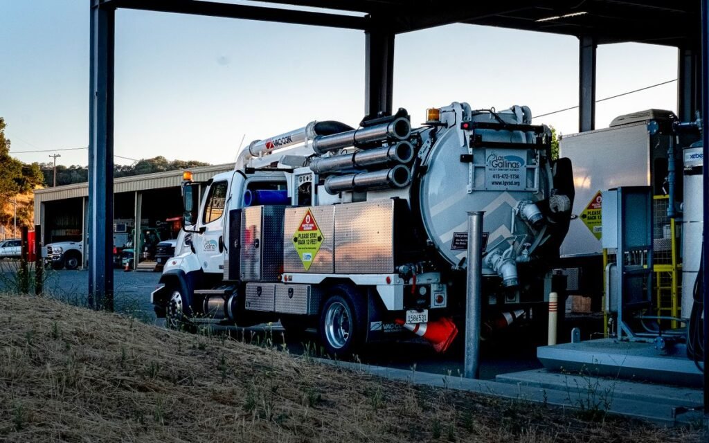 Camião-cisterna para transporte de mercadorias perigosas