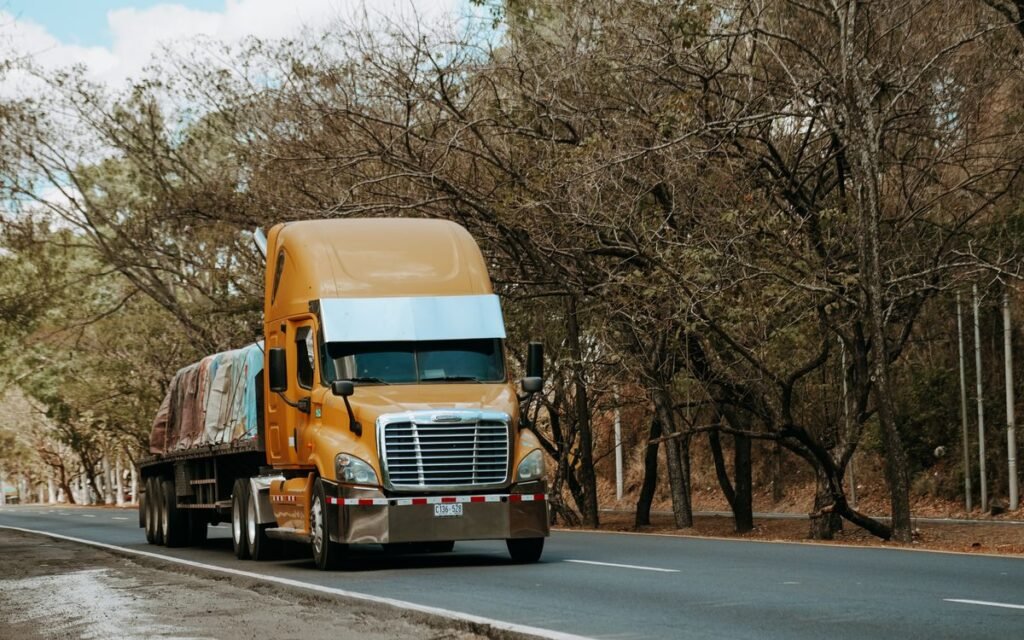 Camião pesado numa autoestrada