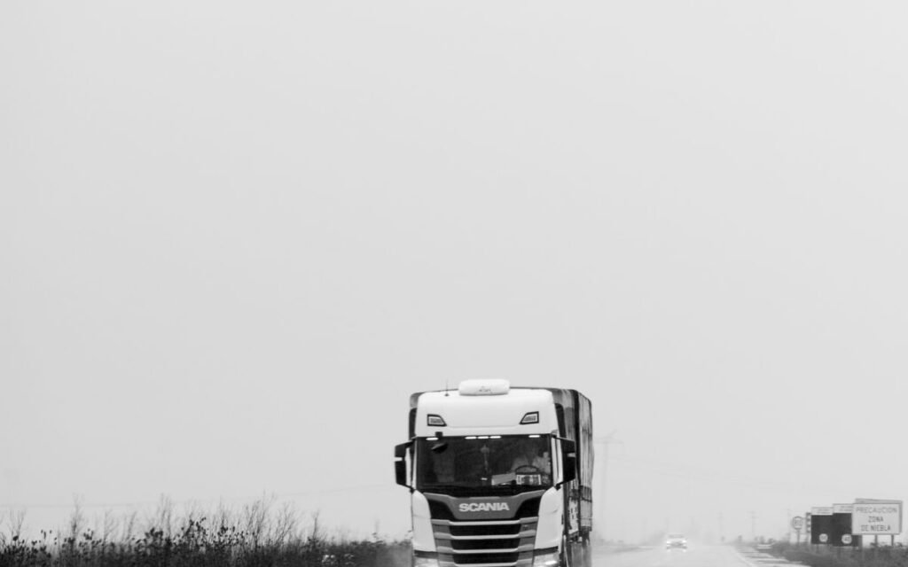 Camião pesado em circulação, transporte internacional de mercadorias